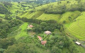 Casa Pomar no Sitio Harmonia Cunha SP